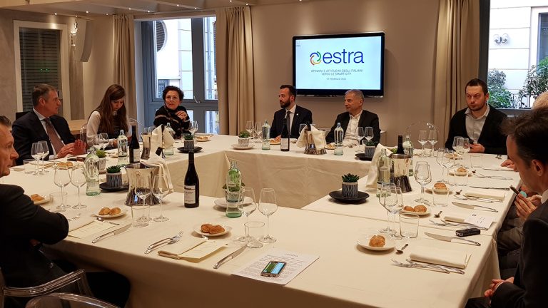 Estra – “Opinioni e attitudini degli italiani verso le smart city”